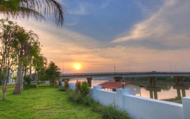 Ingmoon Riverside Resort And Spa