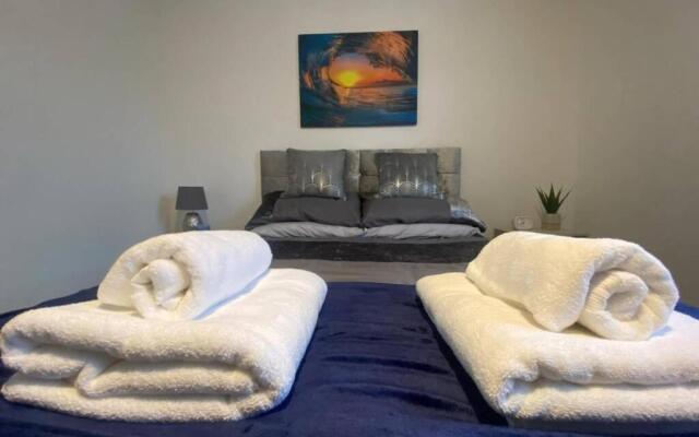 The Onyx Suite - 1 Bed apartment w/ free parking