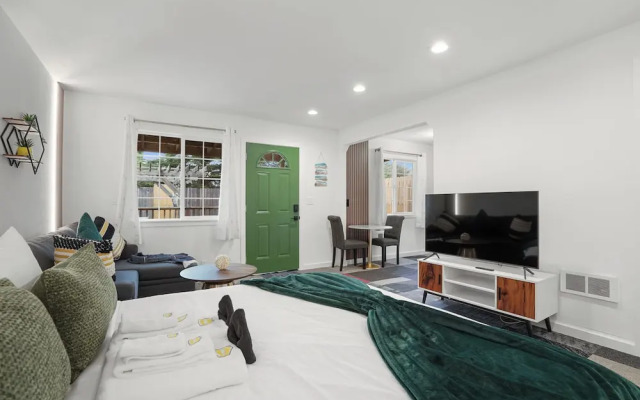 Spacious 5BR Retreat 8 Beds Beach & Golf