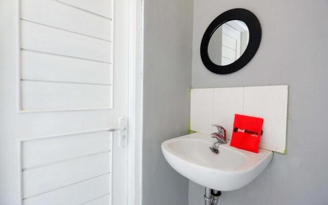 RedDoorz near Solo Square 3