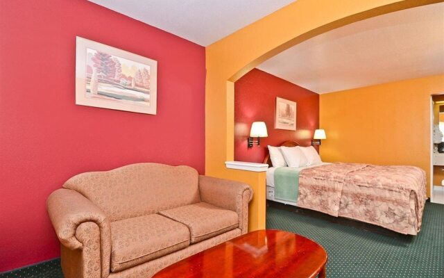 Pine Point Inn & Suites