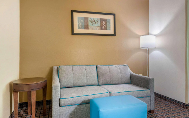 Comfort Inn & Suites