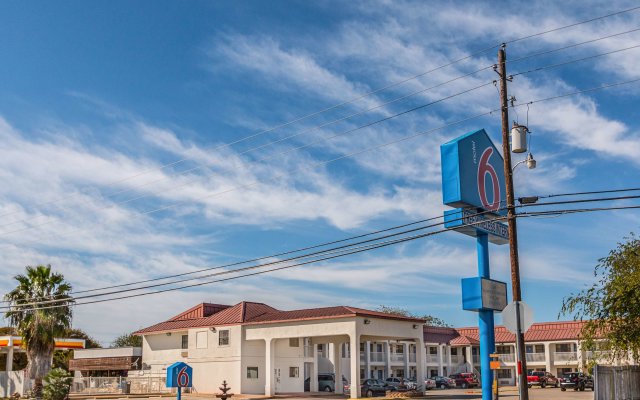 Motel 6 San Marcos, TX - North