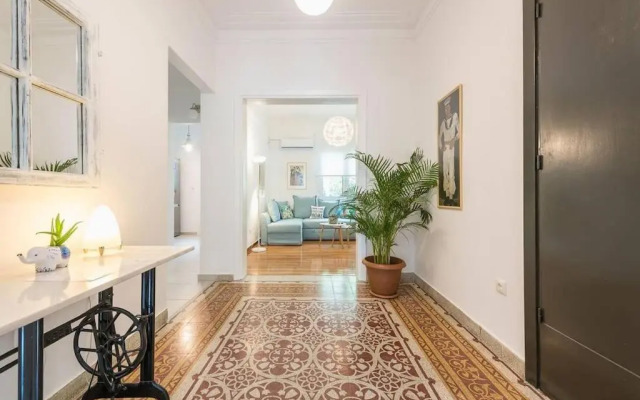 Casa Pamisou near Attiki metro station