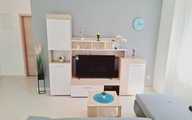 Modern Apartment in Kastel Stafilic With Fenced Garden