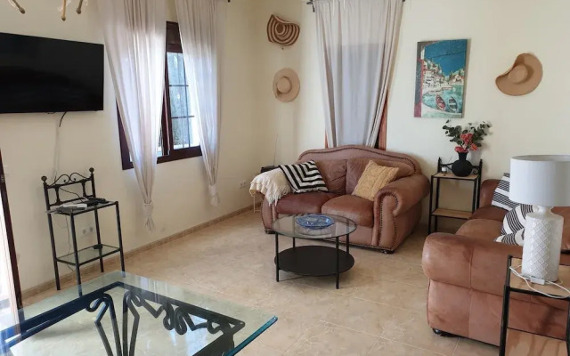 Delightful Spacious 2 bed Apartment in Nerja