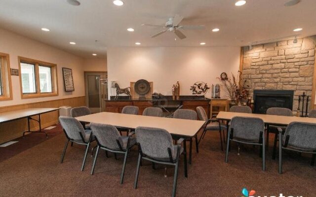 Lake Bluff Inn and Suites