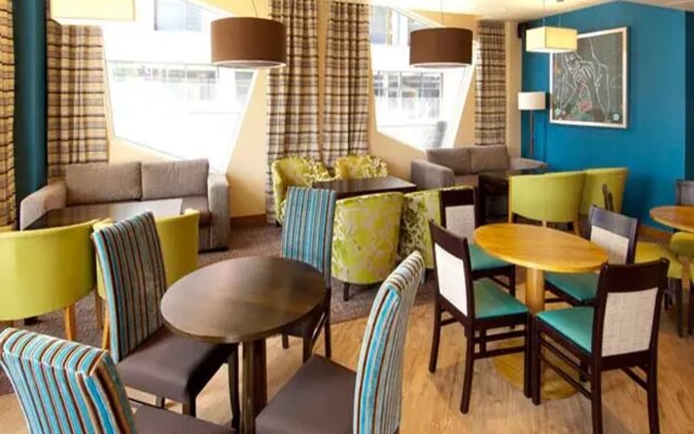 Premier Inn Manchester Bury