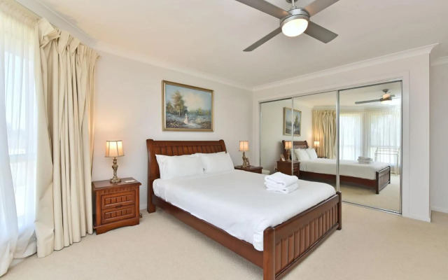 Noble Willow Estate Lovedale. Super Spacious, with views and pool