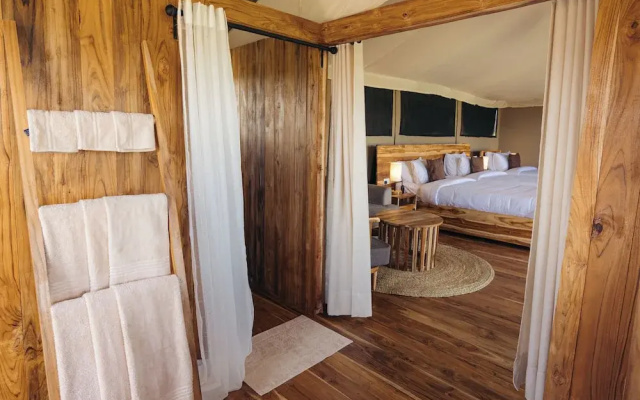 The African Kongoni Serengeti Safari Camp