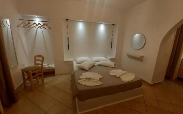 Little Yard Studios & Apartments #6