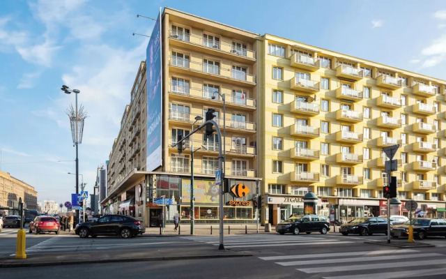Family City Center Apartments by Renters