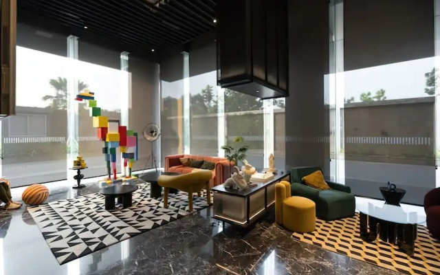 Premium Collins Boulevard Near Airport