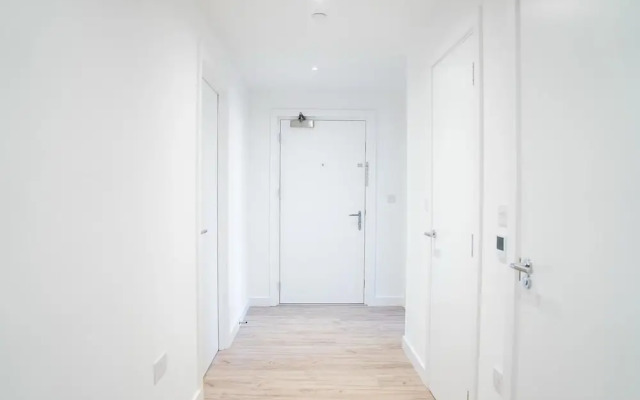 4 Guests - Close Airport - 25min Central London