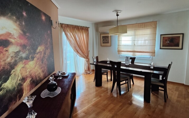3br maisonette close to metro station