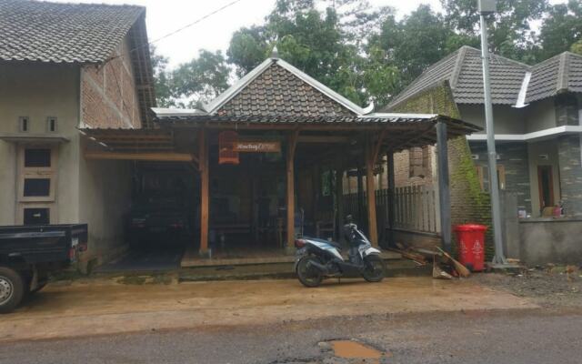 Homestay Kurnia - Hostel