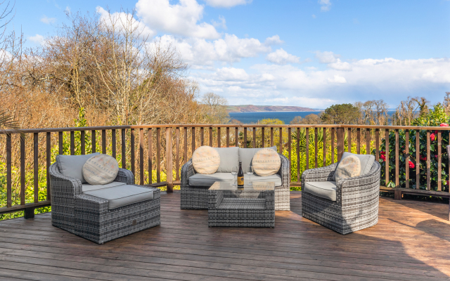 Glendale Cottage - Sea Views, Beach Access, Hot Tub