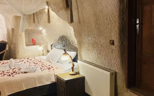 Ela cave house