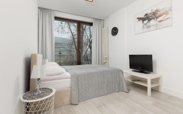 Triton Park Studio Warsaw by Renters