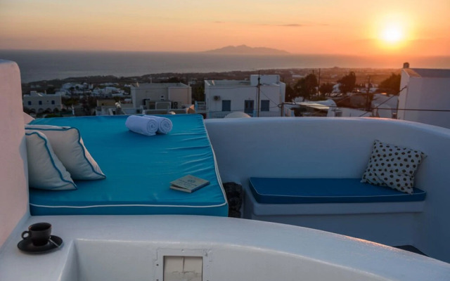The Luna Cavern 2 with Hot Tub White