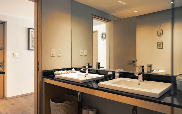Casai Luxury Designer Apt in the Best Location