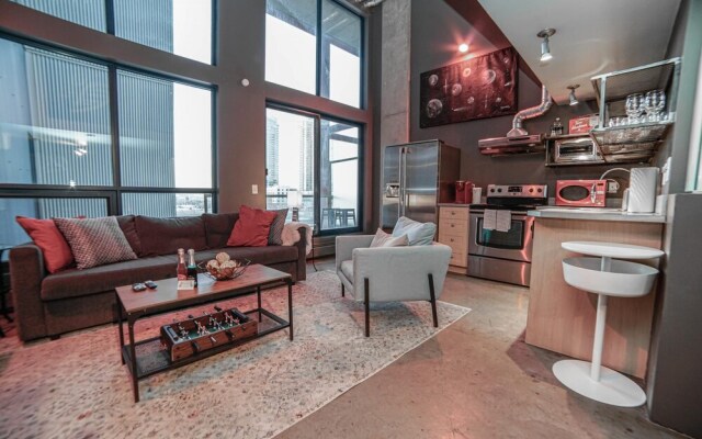 Charming 1BR W Sofa Bed and Private Balcony
