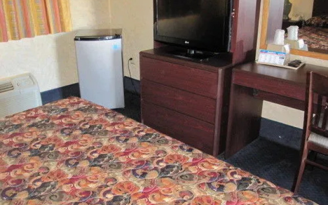 Budget Host Town Center