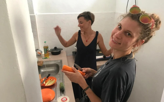 B&L Islanders Inn - Hostel
