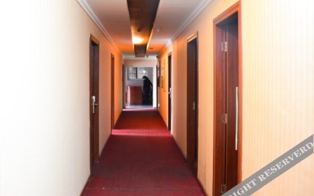 Yahong Business Hotel