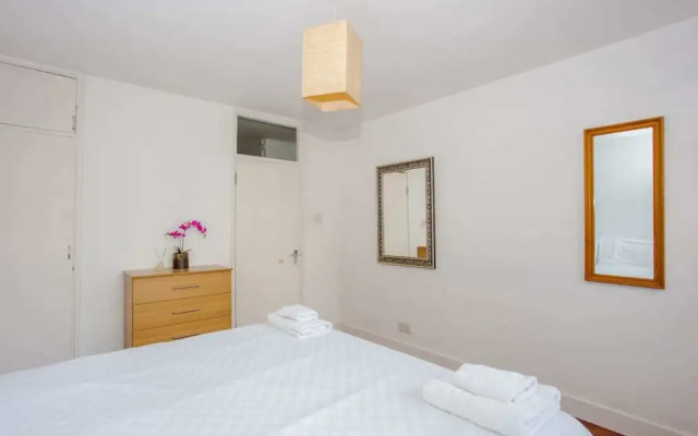 Modern 1 Bedroom Apartment in Trendy Old Street