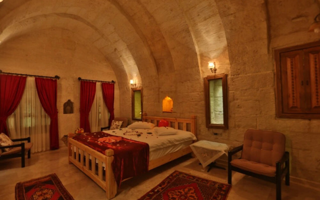 Abu Hayat Cave Suites