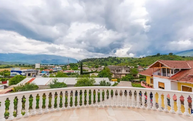 Hometown Apartment in Gjirokaster