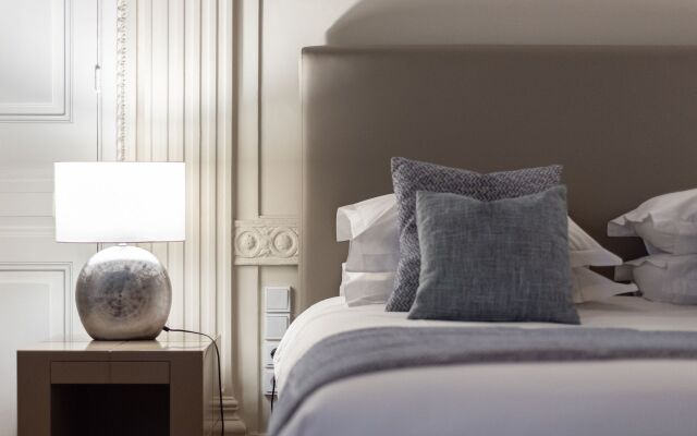 33 Solonos Suites
