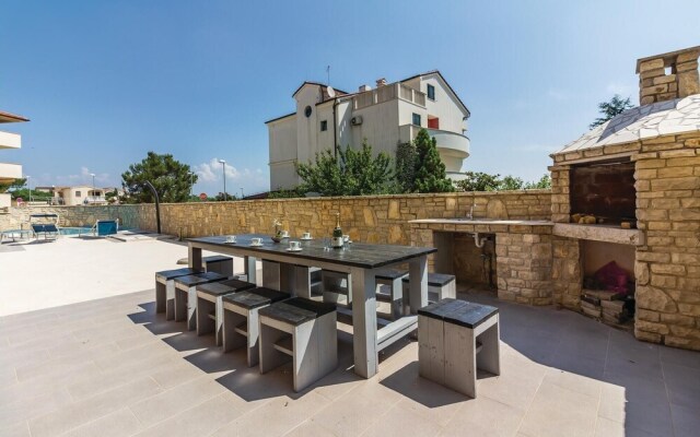 Awesome Home in Liznjan With Wifi and 2 Bedrooms