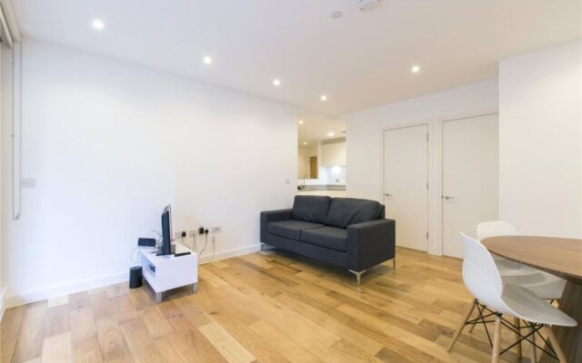 Incredible Newly Built 2 Bedroom Flat near Park