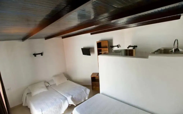 Hospederia Almundo by Alexandra Realty