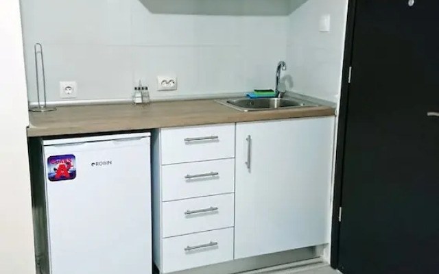 Monad Apartments Karaoli