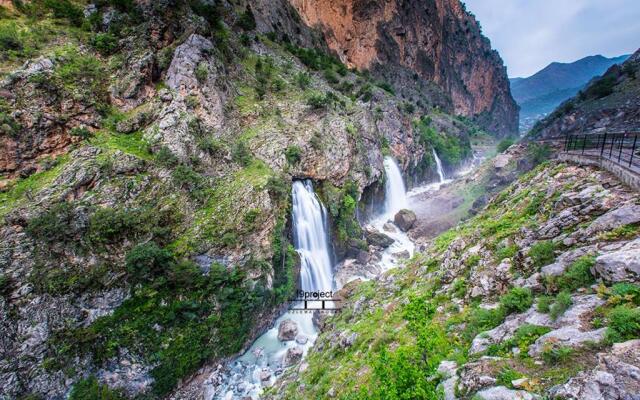 Kapuzbaşı Şelalesi Baştürk dinlenme tesisleri