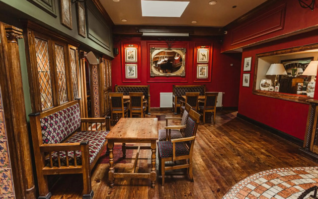 Hamlet Court Hotel