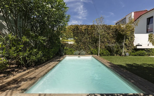 Contemporary Restelo Pool Haven by Cadenzalux