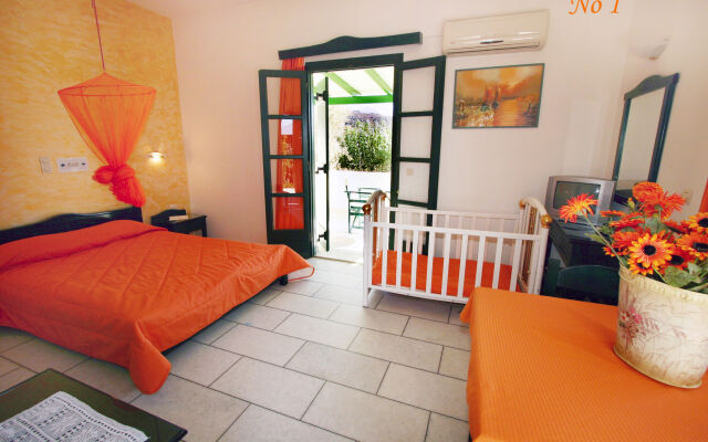 Studios Vrettos Beachfront Hotel
