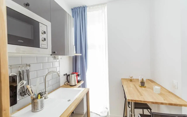 NICE 23 m Bright and Renovated - courtyard side