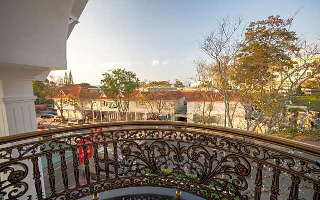 La Fleur Premium Central Apartment