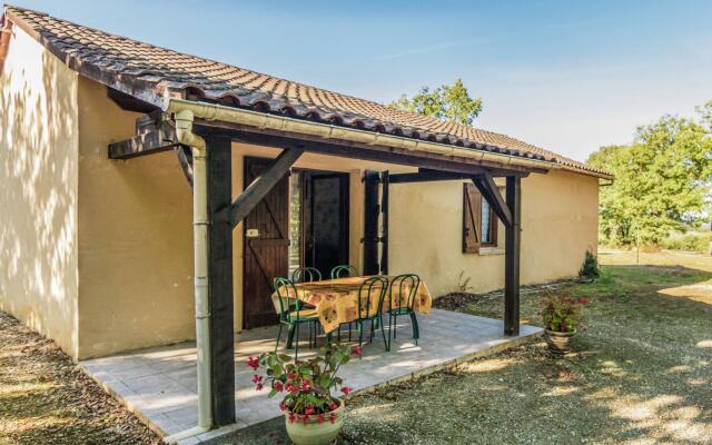 Modern Holiday Home in Salignac-Eyvigues with Swimming Pool