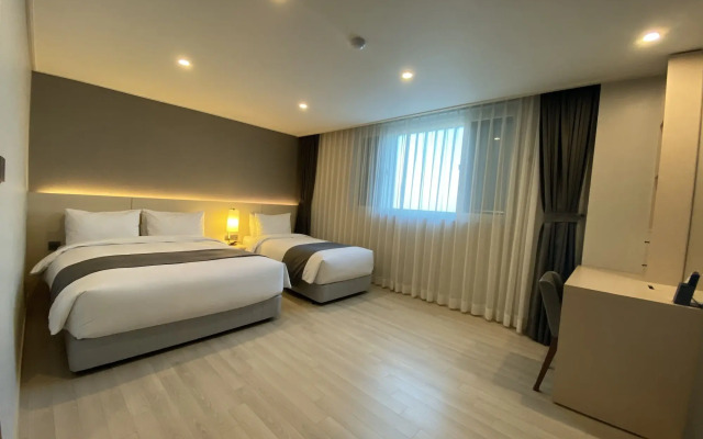 New Donghae Hotel