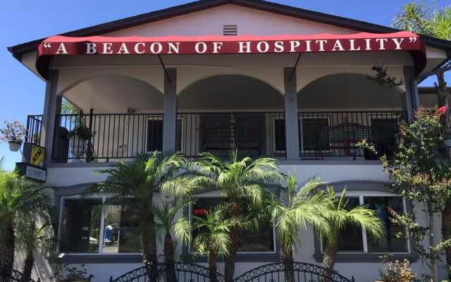Harbor Inn & Suites