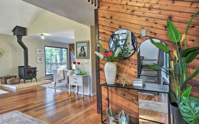 Cozy Sandy Retreat w/ Hot Tub & Forest Views!