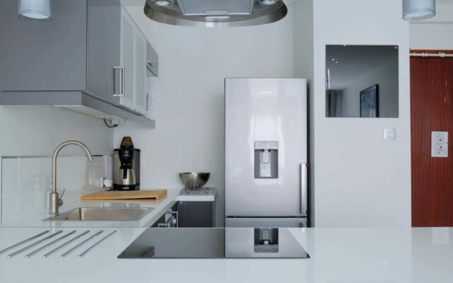 Newly Renovated Apartment: 6th District