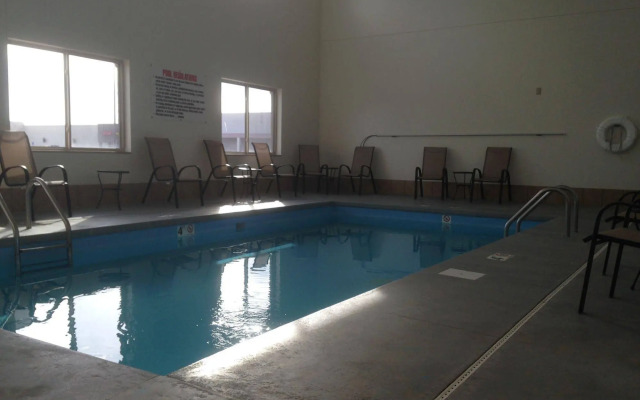 Edgewood Hotel & Suites