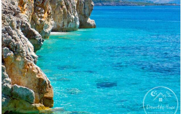 DreamAdes House - Village